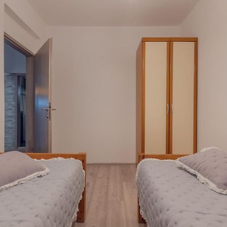 Holiday Home Insulam Mare Trogir Luaran gambar
