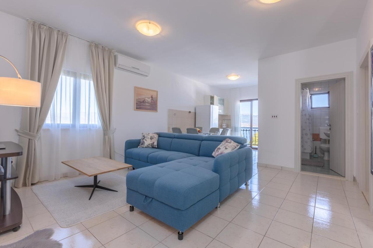 Holiday Home Insulam Mare Trogir Luaran gambar