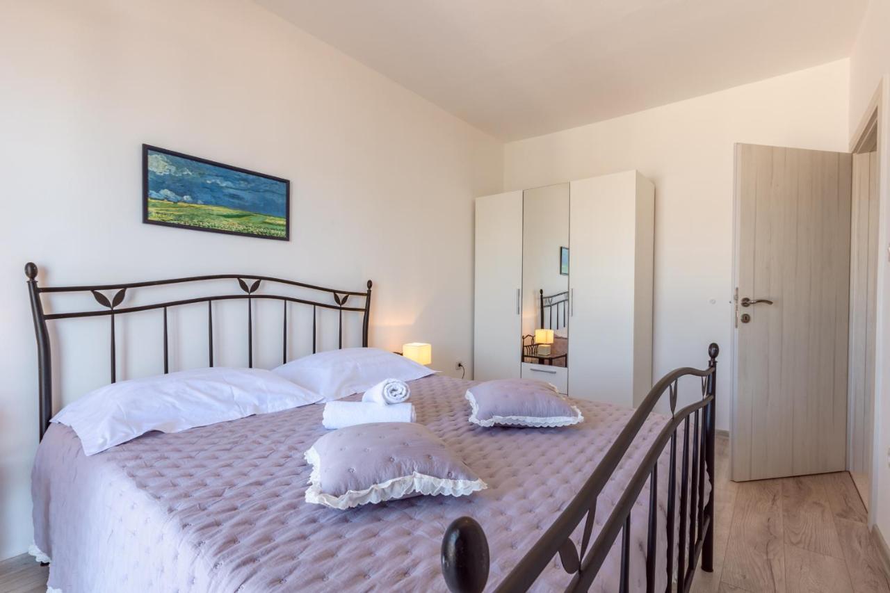 Holiday Home Insulam Mare Trogir Luaran gambar