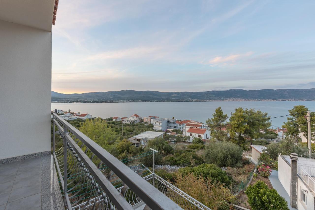 Holiday Home Insulam Mare Trogir Luaran gambar