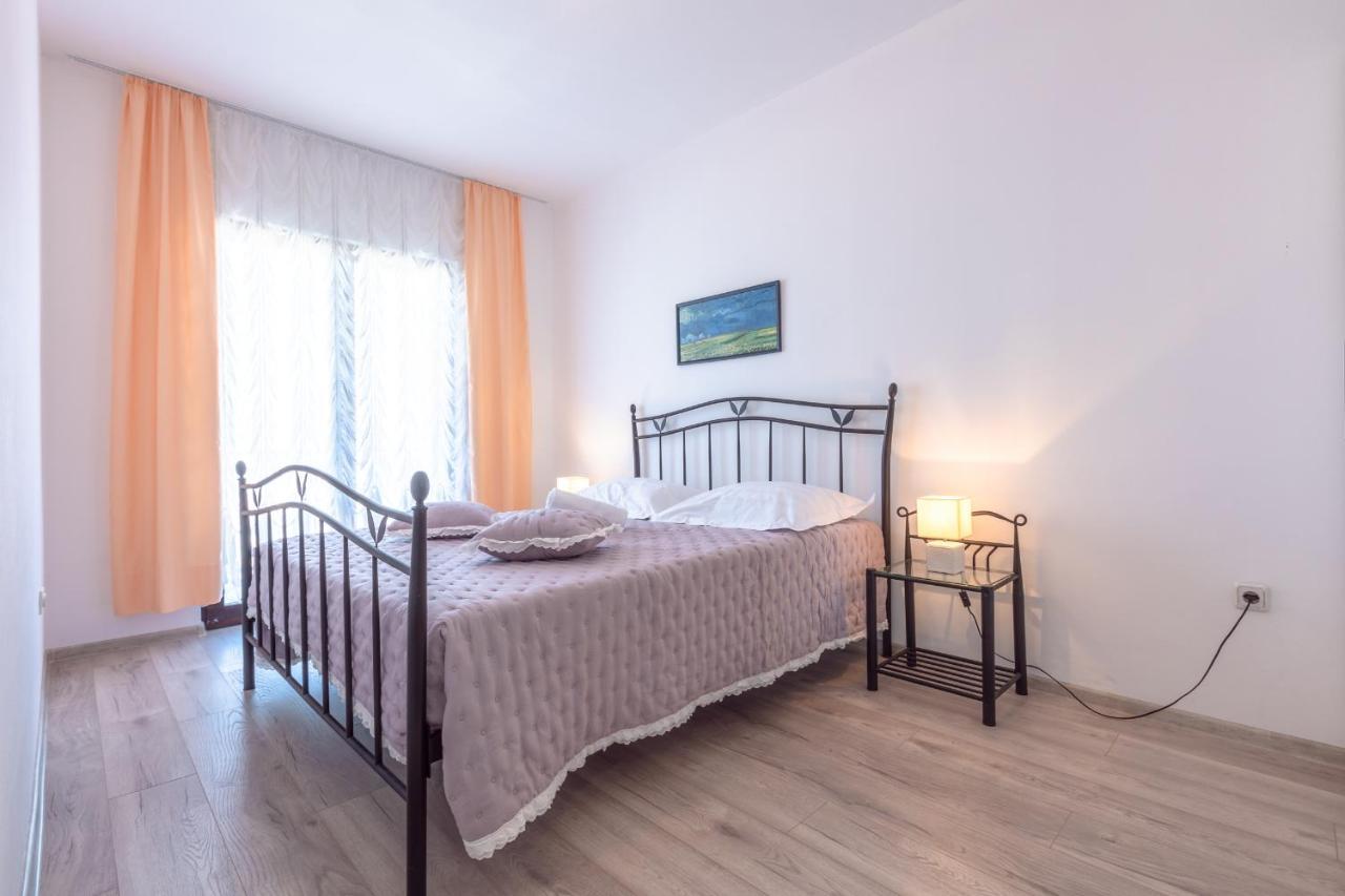 Holiday Home Insulam Mare Trogir Luaran gambar