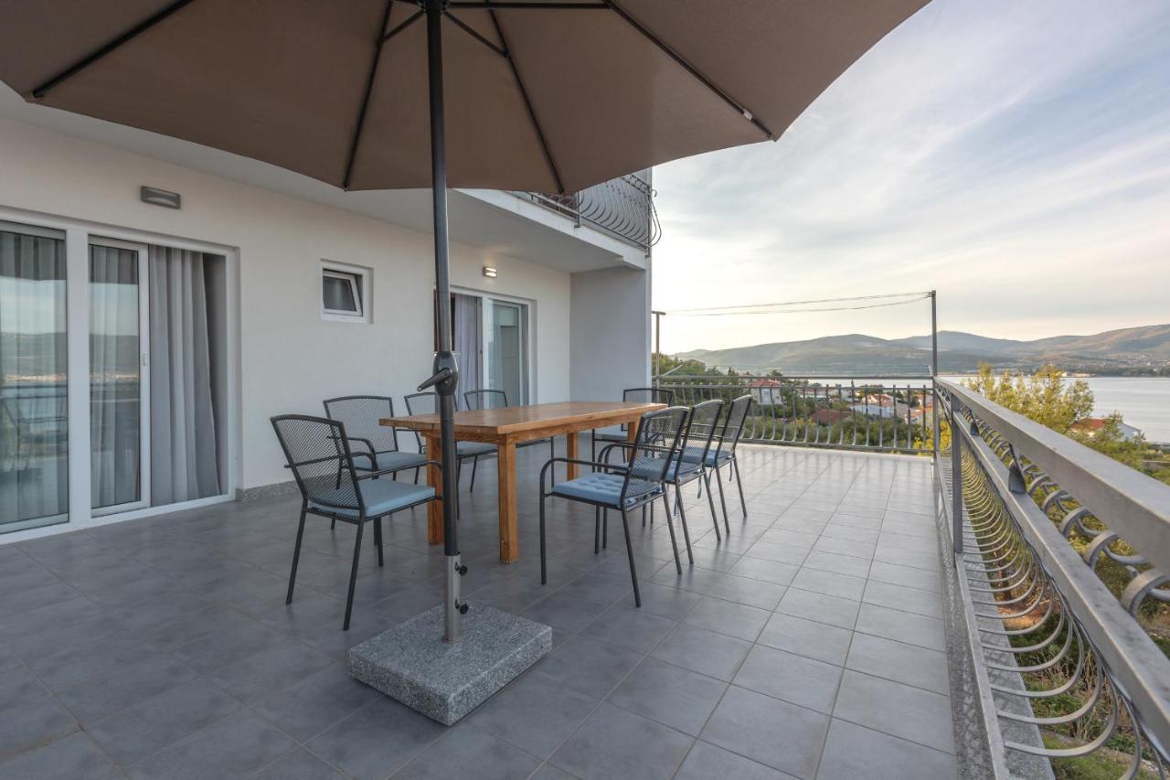 Holiday Home Insulam Mare Trogir Luaran gambar