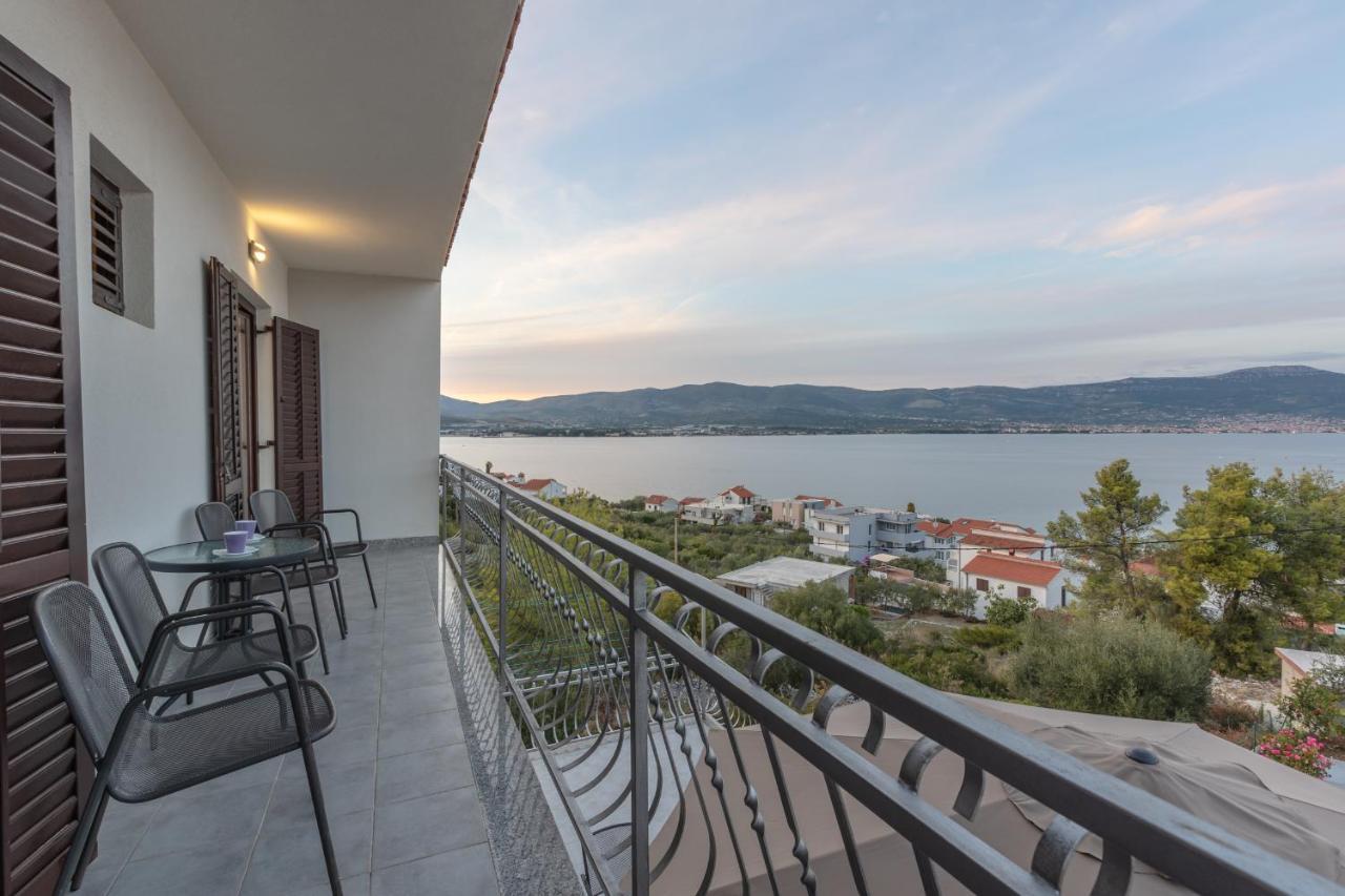 Holiday Home Insulam Mare Trogir Luaran gambar