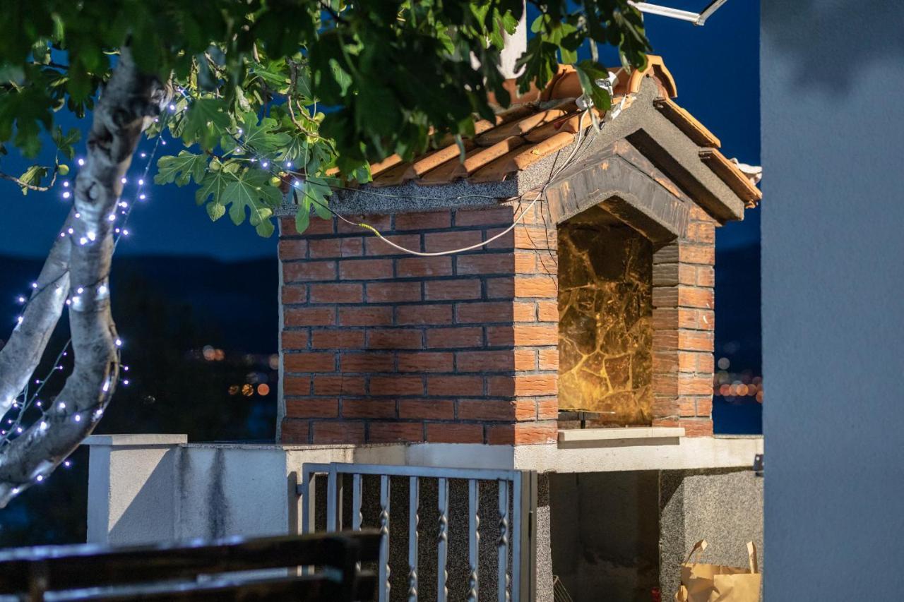 Holiday Home Insulam Mare Trogir Luaran gambar