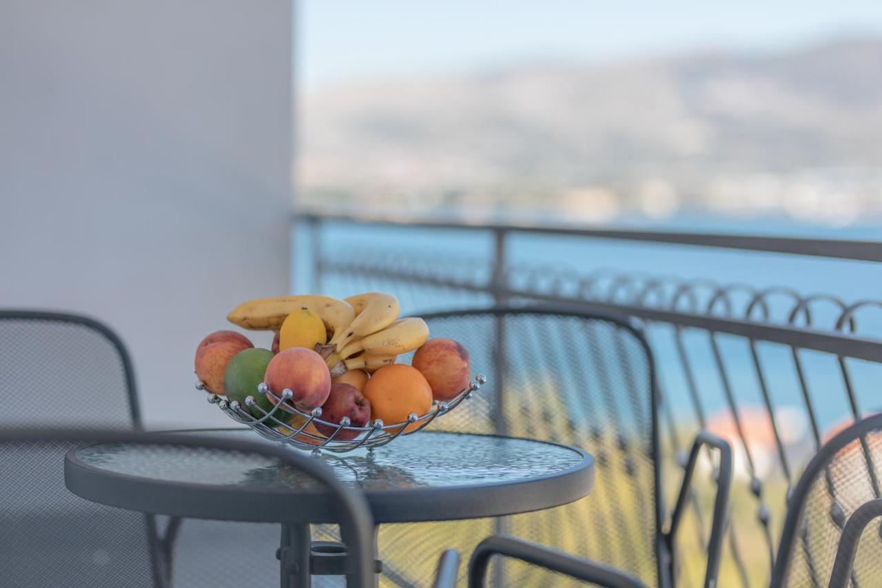 Holiday Home Insulam Mare Trogir Luaran gambar