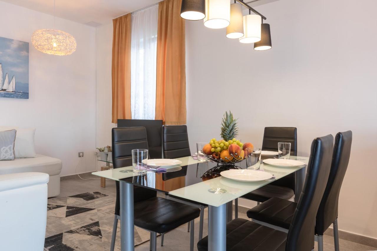 Holiday Home Insulam Mare Trogir Luaran gambar