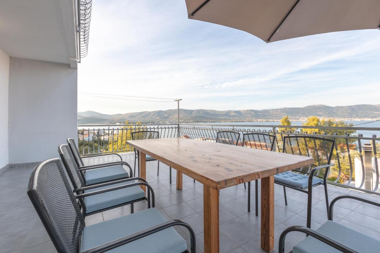 Holiday Home Insulam Mare Trogir Luaran gambar